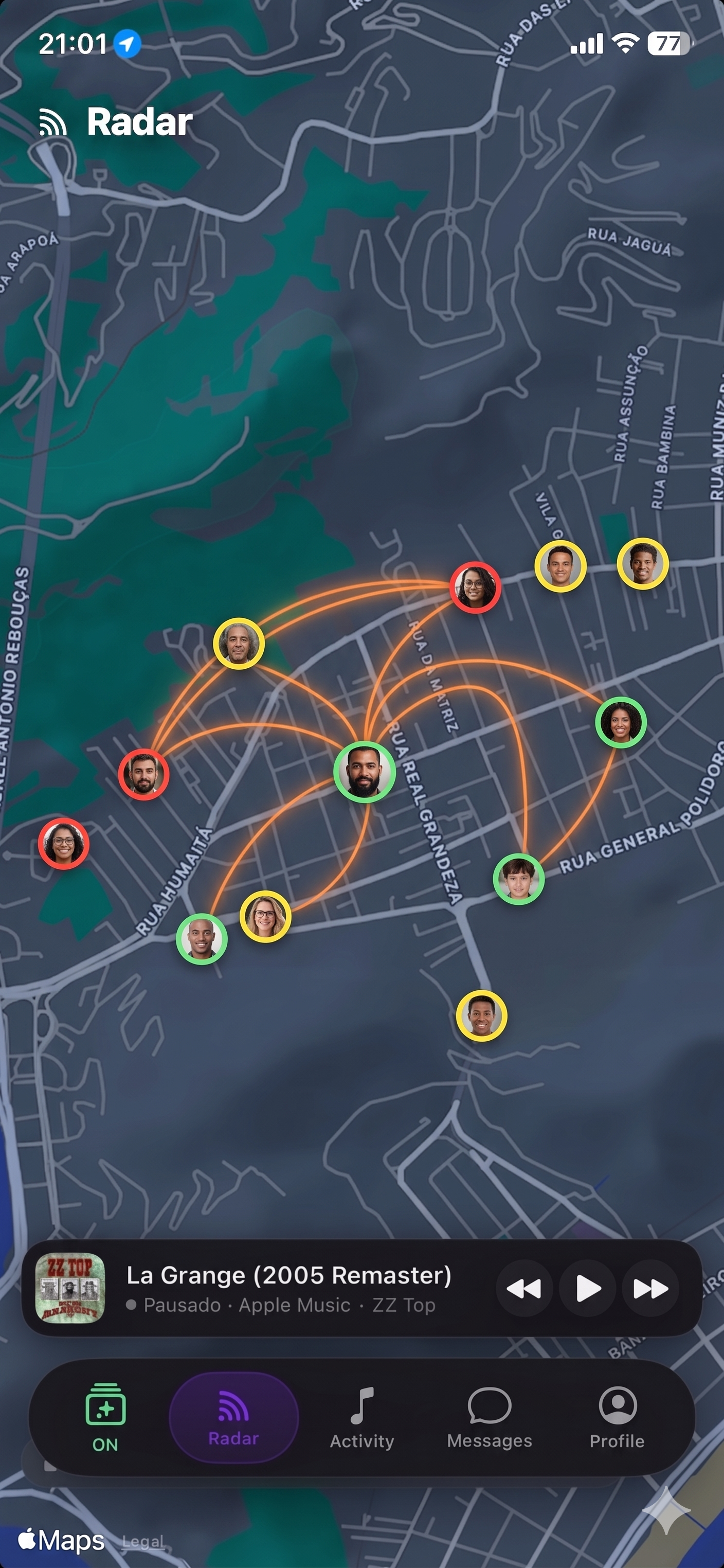App WillRebel — tab Radar com o mapa, pinos coloridos por afinidade e arcos laranja conectando o broadcaster aos sintonizados.